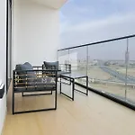 Modern 1Br Jvc Balcony & Free Parking Pool