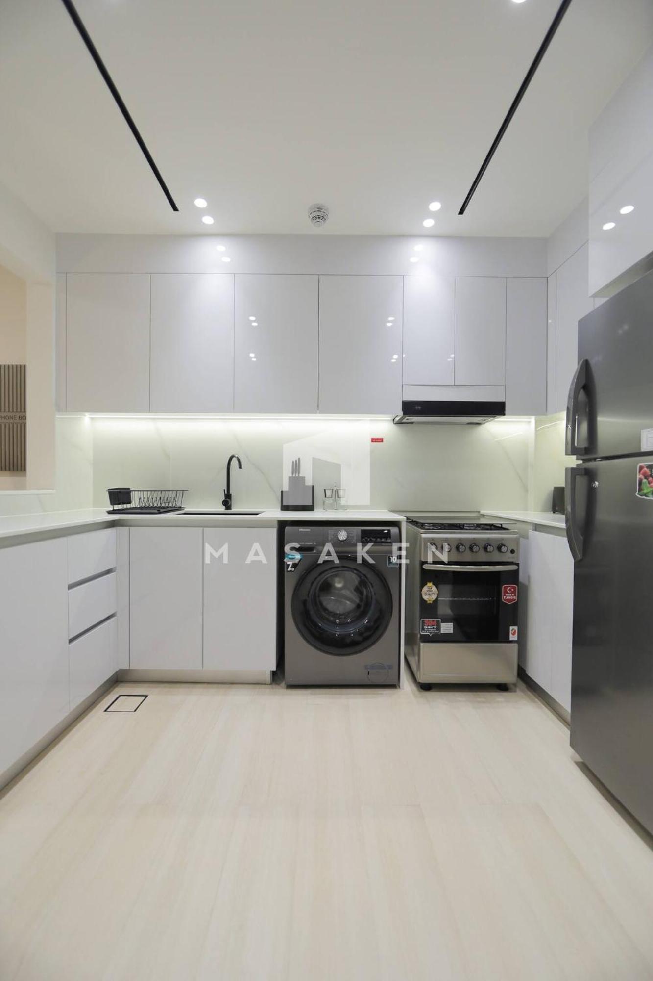 Modern 1br Jvc Balcony & Free Parking Pool Apartment *