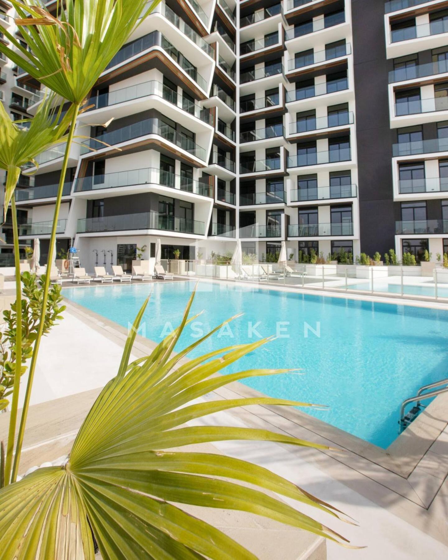 Modern 1br Jvc Balcony & Free Parking Pool Apartment *